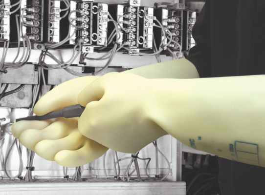 Găng tay cách điện cao áp được sử dụng phổ biến đối với nhiều ngành công nghiệp, đặc biệt là công nghiệp điện